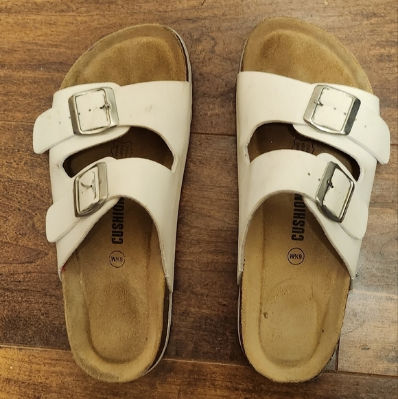 Cushionaire - SZ 6.5 White Lane Cork Footbed Sandal with Buckles - Picture 6 of 11